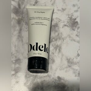 Odele Air Dry Styler Smooths, conditions gives soft separation for air dry